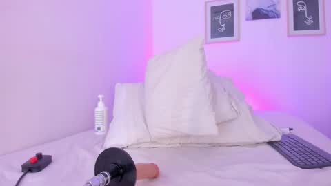 Snapshot of emelie_89 chatting on 03-06-25, 03:02 emelie_89 online show from 03-06-25, 03:02