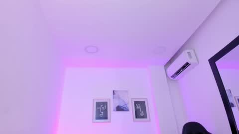 Snapshot of emelie_89 chatting on 03-07-25, 12:01 emelie_89 online show from 03-07-25, 12:01