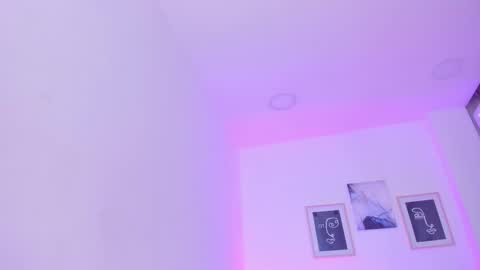 Snapshot of emelie_89 chatting on 03-08-25, 12:20 emelie_89 online show from 03-08-25, 12:20