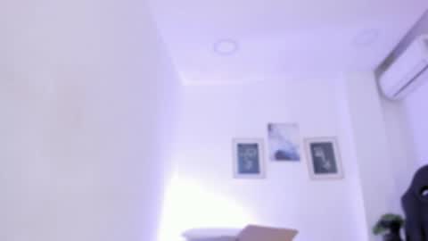 Snapshot of emelie_89 chatting on 10-06-25, 11:29 emelie_89 online show from 10-06-25, 11:29