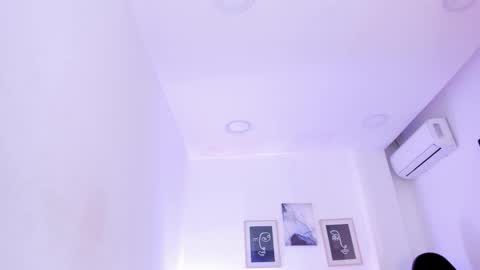 Snapshot of emelie_89 chatting on 10-09-25, 12:03 emelie_89 online show from 10-09-25, 12:03