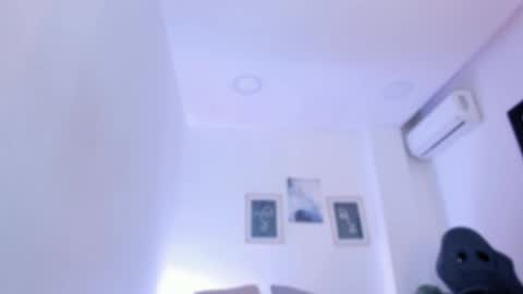 Snapshot of emelie_89 chatting on 10-21-25, 12:17 emelie_89 online show from 10-21-25, 12:17