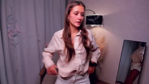 Snapshot of emelineweeman chatting on 11-01-25, 01:40 Emma online show from 11-01-25, 01:40