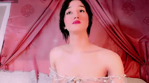 Snapshot of emely_rous chatting on 12-11-24, 08:15 Emely Rous online show from 12-11-24, 08:15