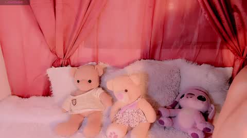 Snapshot of emely_rous chatting on 12-20-24, 05:14 Emely Rous online show from 12-20-24, 05:14