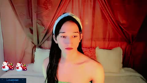 Snapshot of emely_rous chatting on 12-28-24, 08:16 Emely Rous online show from 12-28-24, 08:16