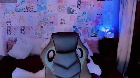 Snapshot of emely_rous chatting on 11-16-25, 02:33 Emely Rous online show from 11-16-25, 02:33