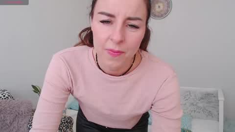 Snapshot of emerald_kittycat chatting on 02-22-25, 12:08 just me online show from 02-22-25, 12:08