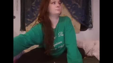 Snapshot of emerieskye chatting on 01-25-25, 04:23 EmerieSkye online show from 01-25-25, 04:23