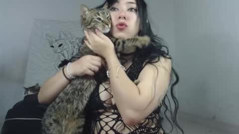 Snapshot of emiantonella_ chatting on 10-31-25, 10:22 Antonella online show from 10-31-25, 10:22