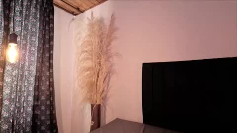 Emilia Gomez online show from 09-28-25, 01:27