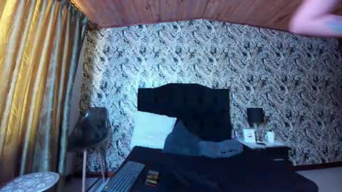 Emilia Gomez online show from 10-21-25, 01:45