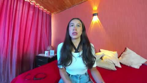 Emilia Gomez online show from 01-16-26, 01:59