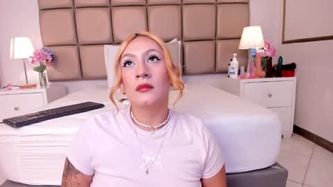 EMILY ROBERTS online show from 01-11-25, 07:05