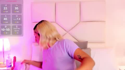 Snapshot of emiily_roberts1 chatting on 01-06-26, 07:39 EMILY ROBERTS online show from 01-06-26, 07:39