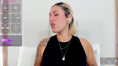 Snapshot of emiily_roberts1 chatting on 02-02-26, 07:23 EMILY ROBERTS online show from 02-02-26, 07:23