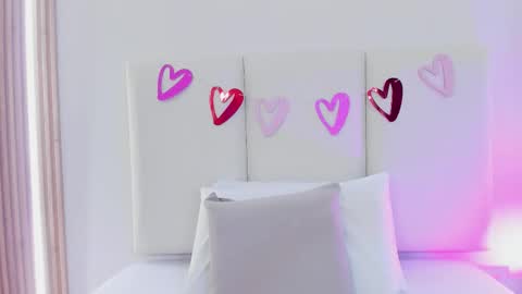 Snapshot of emiily_roberts1 chatting on 02-14-26, 07:21 EMILY ROBERTS online show from 02-14-26, 07:21