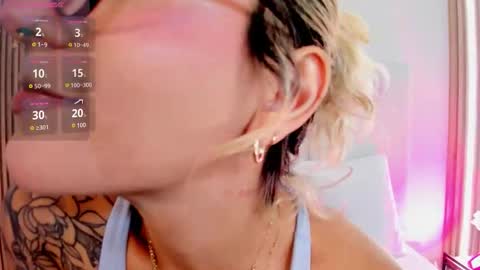 Snapshot of emiily_roberts1 chatting on 02-19-26, 07:21 EMILY ROBERTS online show from 02-19-26, 07:21