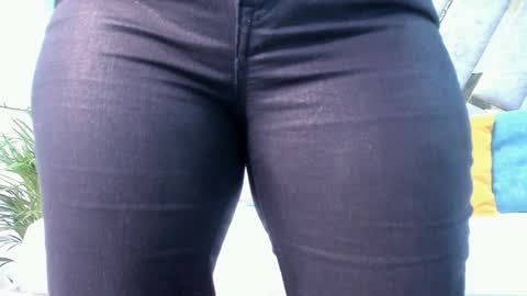 Snapshot of emiily_smile chatting on 01-26-25, 11:39 Emily online show from 01-26-25, 11:39