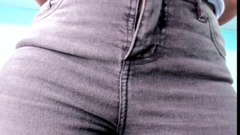 Snapshot of emiily_smile chatting on 01-27-25, 11:32 Emily online show from 01-27-25, 11:32