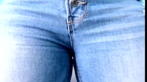 Snapshot of emiily_smile chatting on 02-21-25, 11:44 Emily online show from 02-21-25, 11:44