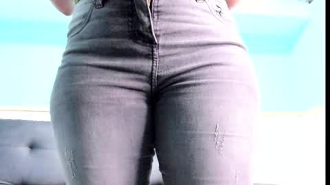 Snapshot of emiily_smile chatting on 03-03-25, 11:33 Emily online show from 03-03-25, 11:33