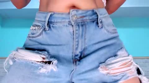 Snapshot of emiily_smile chatting on 09-26-25, 12:09 Emily online show from 09-26-25, 12:09