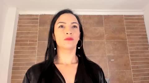 Snapshot of emiily_smile chatting on 10-22-25, 11:32 Emily online show from 10-22-25, 11:32