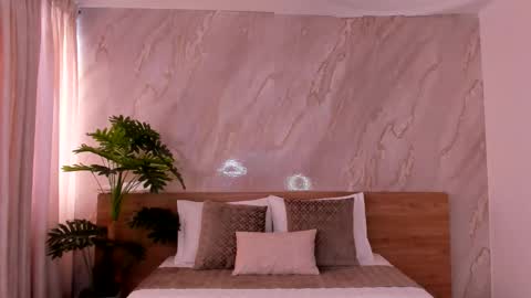 Snapshot of emiily_smile chatting on 11-23-25, 01:55 Emily online show from 11-23-25, 01:55