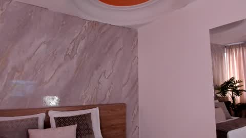 Snapshot of emiily_smile chatting on 11-30-25, 12:09 Emily online show from 11-30-25, 12:09