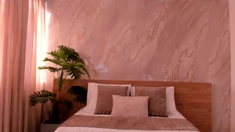 Snapshot of emiily_smile chatting on 12-14-25, 12:32 Emily online show from 12-14-25, 12:32