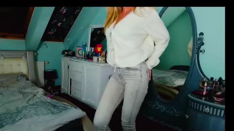 Snapshot of emilachat chatting on 02-09-25, 05:33 Emila online show from 02-09-25, 05:33