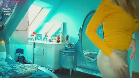 Snapshot of emilachat chatting on 03-04-25, 12:22 Emila online show from 03-04-25, 12:22