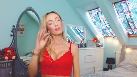 Snapshot of emilachat chatting on 03-11-25, 09:45 Emila online show from 03-11-25, 09:45