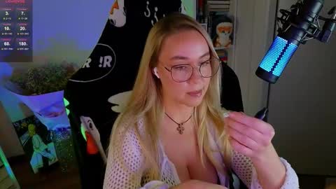 Snapshot of emili1_bc chatting on 10-09-25, 01:09 Emili online show from 10-09-25, 01:09