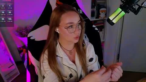 Snapshot of emili1_bc chatting on 10-12-25, 11:42 Emili online show from 10-12-25, 11:42