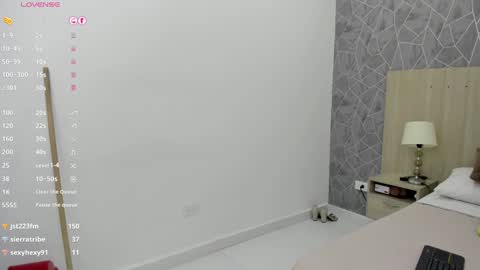 Snapshot of emili_lenus chatting on 12-27-24, 02:33 Emili Lenus online show from 12-27-24, 02:33