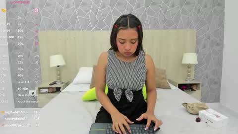 Snapshot of emili_lenus chatting on 01-05-25, 05:51 Emili Lenus online show from 01-05-25, 05:51