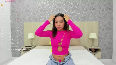 Snapshot of emili_lenus chatting on 02-23-25, 11:22 Emili Lenus online show from 02-23-25, 11:22
