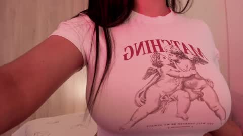 Snapshot of emilia_ghendle chatting on 12-24-24, 12:44 Emilia Big Boobs online show from 12-24-24, 12:44