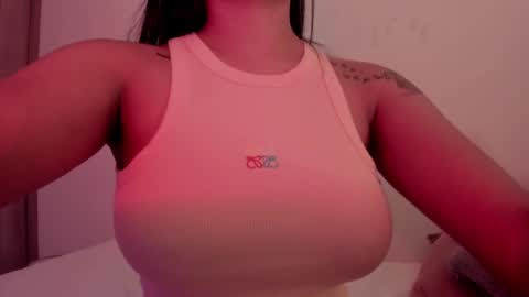 Snapshot of emilia_ghendle chatting on 01-08-25, 02:25 Emilia Big Boobs online show from 01-08-25, 02:25