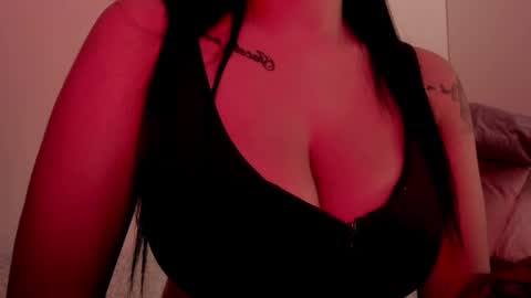 Snapshot of emilia_ghendle chatting on 01-16-25, 04:28 Emilia Big Boobs online show from 01-16-25, 04:28