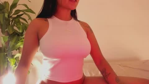 Snapshot of emilia_ghendle chatting on 02-21-25, 12:50 Emilia Big Boobs online show from 02-21-25, 12:50