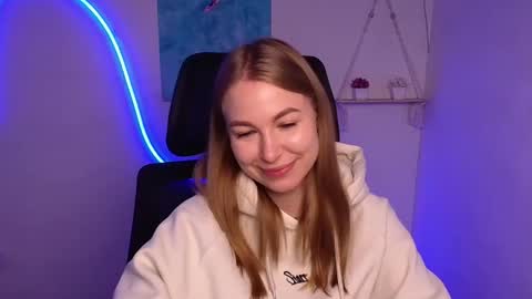 Emilia online show from 10-18-25, 05:21