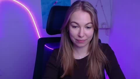 Emilia online show from 11-20-25, 12:49