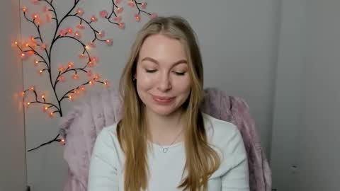 Emilia online show from 12-18-25, 06:41