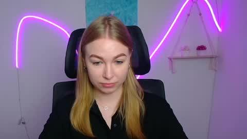 Snapshot of emilia_ilia chatting on 07-11-26, 05:54 Emilia online show from 07-11-26, 05:54