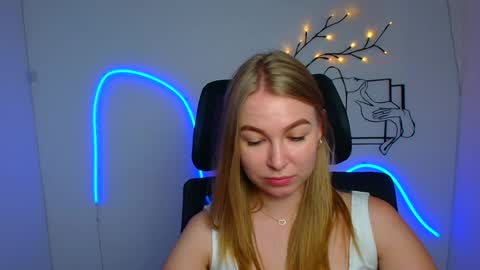 Snapshot of emilia_ilia chatting on 07-17-26, 05:47 Emilia online show from 07-17-26, 05:47