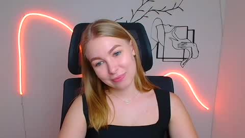 Snapshot of emilia_ilia chatting on 08-03-26, 05:39 Emilia online show from 08-03-26, 05:39