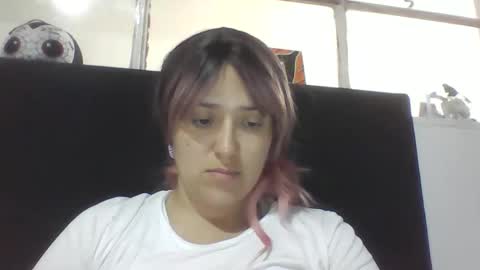 Snapshot of emiliahoney chatting on 12-17-25, 08:37 emiliahoney online show from 12-17-25, 08:37